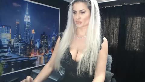 laras_moans online show from 01/01/25, 11:38