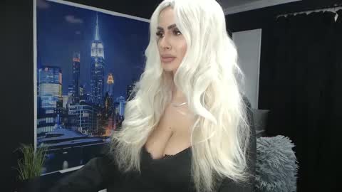 laras_moans online show from 01/11/25, 08:11