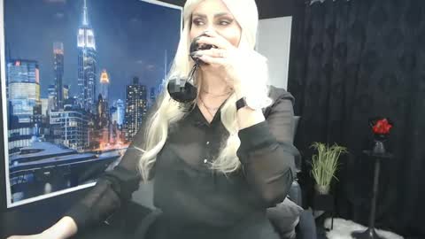 laras_moans online show from 02/04/25, 11:27