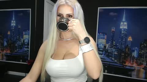 laras_moans online show from 02/19/25, 10:12