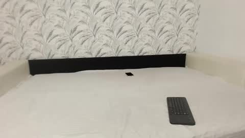 larataylorrr online show from 12/16/25, 06:40