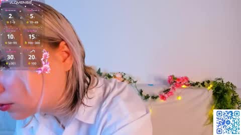 Snapshot of large_ocean chatting on 11/16/25, 02:06 Rose online show from 11/16/25, 02:06