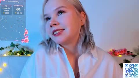 Snapshot of large_ocean chatting on 11/26/25, 10:55 Rose online show from 11/26/25, 10:55