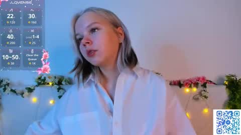 Snapshot of large_ocean chatting on 11/30/25, 02:26 Rose online show from 11/30/25, 02:26