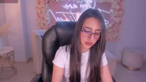 Larisa Smirnov online show from 11/27/25, 05:09