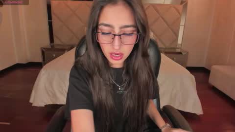 Larisa Smirnov online show from 12/20/25, 04:41