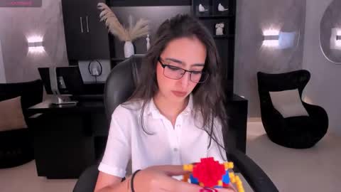 Larisa Smirnov online show from 01/12/26, 05:01