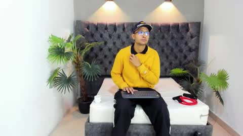 Snapshot of larry_vito chatting on 01/14/26, 12:22 LARRY online show from 01/14/26, 12:22