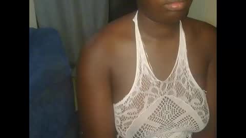 Snapshot of larvy12 chatting on 02/19/26, 10:44 larvy12 online show from 02/19/26, 10:44