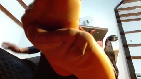 Laryssa online show from 09/30/25, 01:38