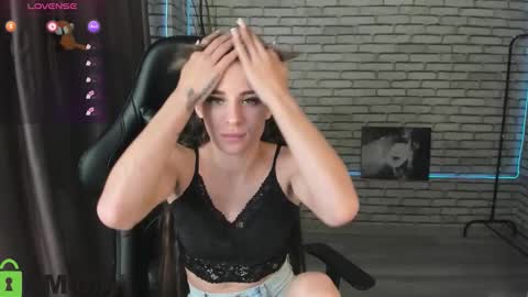 Snapshot of lasly_moon chatting on 10/19/25, 12:55 lasly_moon online show from 10/19/25, 12:55