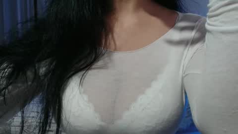 Auri online show from 04/08/26, 11:37