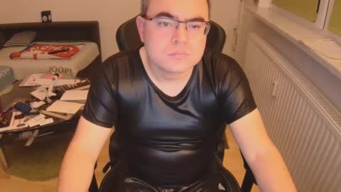latexboy893 online show from 11/16/25, 09:31