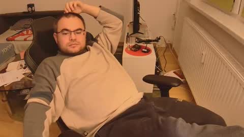 Snapshot of latexboy893 chatting on 11/26/25, 11:17 latexboy893 online show from 11/26/25, 11:17