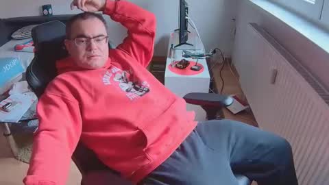 Snapshot of latexboy893 chatting on 11/30/25, 12:20 latexboy893 online show from 11/30/25, 12:20