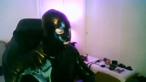 Snapshot of latexminheadroom chatting on 01/02/25, 02:00 latexminheadroom online show from 01/02/25, 02:00