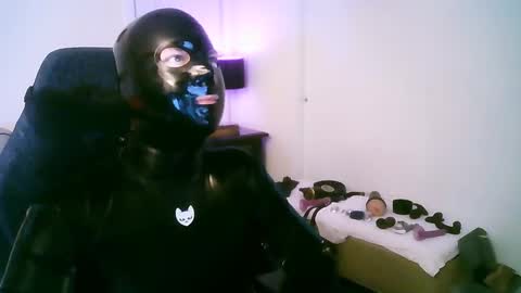 Snapshot of latexminheadroom chatting on 03/10/25, 01:12 latexminheadroom online show from 03/10/25, 01:12
