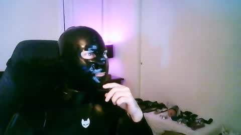 Snapshot of latexminheadroom chatting on 09/18/25, 02:35 latexminheadroom online show from 09/18/25, 02:35