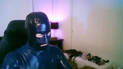 Snapshot of latexminheadroom chatting on 10/01/25, 02:17 latexminheadroom online show from 10/01/25, 02:17