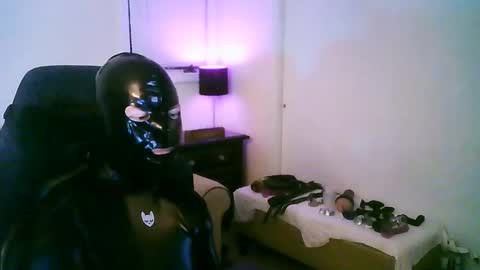 Snapshot of latexminheadroom chatting on 10/17/25, 02:04 latexminheadroom online show from 10/17/25, 02:04