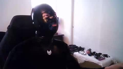 Snapshot of latexminheadroom chatting on 10/24/25, 07:10 latexminheadroom online show from 10/24/25, 07:10