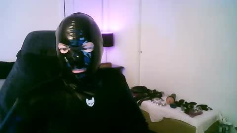 Snapshot of latexminheadroom chatting on 10/26/25, 01:44 latexminheadroom online show from 10/26/25, 01:44