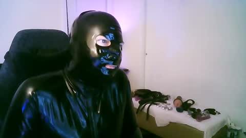 Snapshot of latexminheadroom chatting on 10/27/25, 01:09 latexminheadroom online show from 10/27/25, 01:09