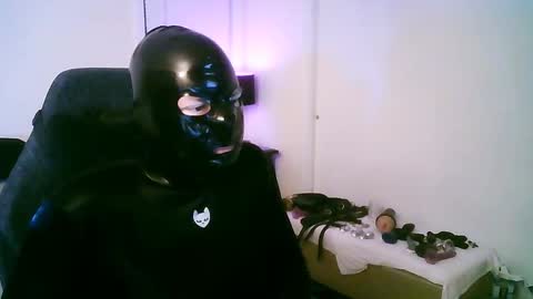 Snapshot of latexminheadroom chatting on 10/28/25, 01:53 latexminheadroom online show from 10/28/25, 01:53