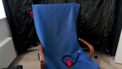 Snapshot of latexslaafboy2 chatting on 12/19/24, 11:29 latexslaafboy online show from 12/19/24, 11:29