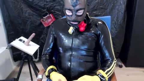 Snapshot of latexslaafboy2 chatting on 01/09/25, 11:03 latexslaafboy online show from 01/09/25, 11:03
