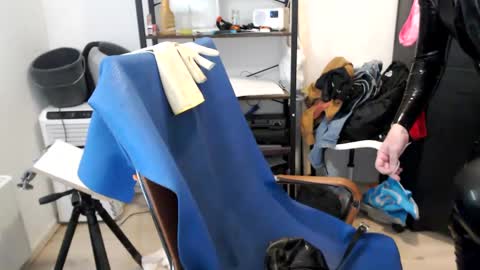 Snapshot of latexslaafboy2 chatting on 01/13/25, 10:14 latexslaafboy online show from 01/13/25, 10:14