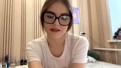 Mia online show from 06/10/26, 01:32