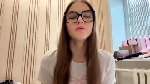 Mia online show from 06/21/26, 01:13