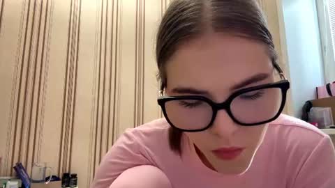 Mia online show from 06/28/26, 02:34