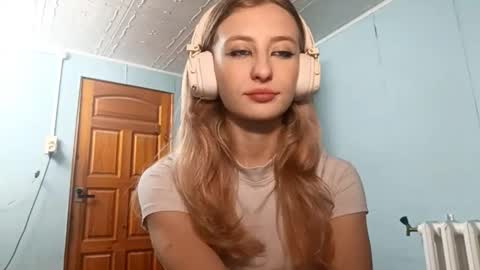 Snapshot of laticiacalicutt chatting on 10/14/25, 03:02 Amelia online show from 10/14/25, 03:02