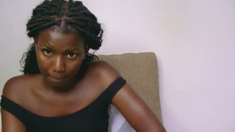 latiffaah_xx online show from 04/01/26, 02:12