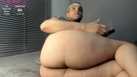 Snapshot of latin_boy_surprise chatting on 06/11/26, 02:53 Yisus online show from 06/11/26, 02:53