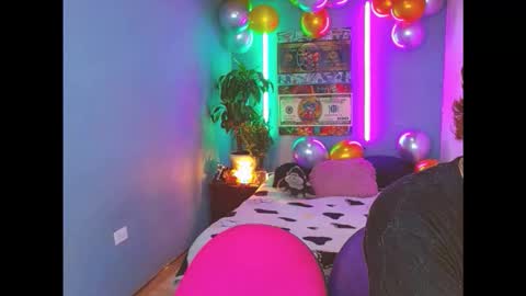 Snapshot of latin_boysxxx_ chatting on 10/18/25, 10:21 latin_boysxxx_ online show from 10/18/25, 10:21