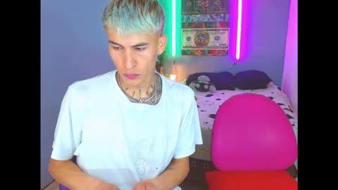 Snapshot of latin_boysxxx_ chatting on 10/27/25, 02:48 latin_boysxxx_ online show from 10/27/25, 02:48