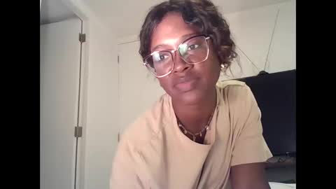 Snapshot of latina033 chatting on 10/26/25, 11:53 latina033 online show from 10/26/25, 11:53