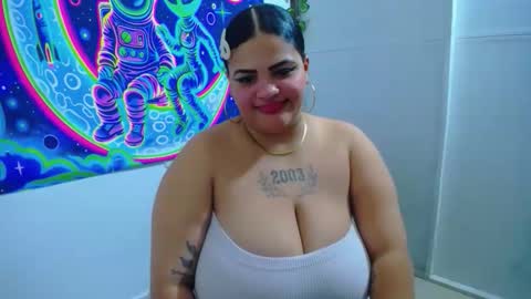 Snapshot of latina_bigboos12 chatting on 12/17/25, 05:57 latina_bigboos12 online show from 12/17/25, 05:57