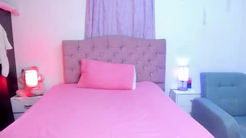 Snapshot of latinabombsheell chatting on 02/08/26, 06:50 Martina online show from 02/08/26, 06:50