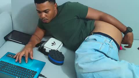 Snapshot of latinbbc_00 chatting on 09/14/25, 06:12 latinbbc_00 online show from 09/14/25, 06:12