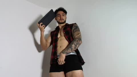 Snapshot of latinboyvip_ chatting on 06/10/26, 03:22 LatinBoyVIP Colombian online show from 06/10/26, 03:22