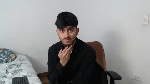 Snapshot of latinbunny7779 chatting on 12/04/24, 01:14 camilo online show from 12/04/24, 01:14