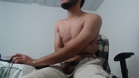 Snapshot of latinbunny7779 chatting on 12/06/24, 01:29 camilo online show from 12/06/24, 01:29