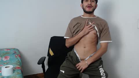 Snapshot of latinbunny7779 chatting on 12/17/24, 10:54 camilo online show from 12/17/24, 10:54