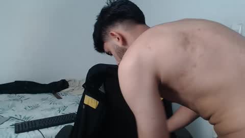 Snapshot of latinbunny7779 chatting on 12/27/24, 09:50 camilo online show from 12/27/24, 09:50