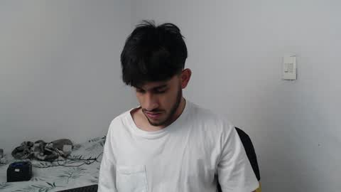 Snapshot of latinbunny7779 chatting on 12/29/24, 04:59 camilo online show from 12/29/24, 04:59