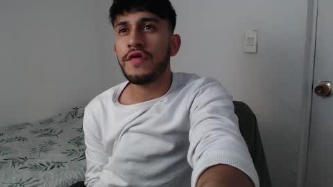 Snapshot of latinbunny7779 chatting on 01/04/25, 05:27 camilo online show from 01/04/25, 05:27